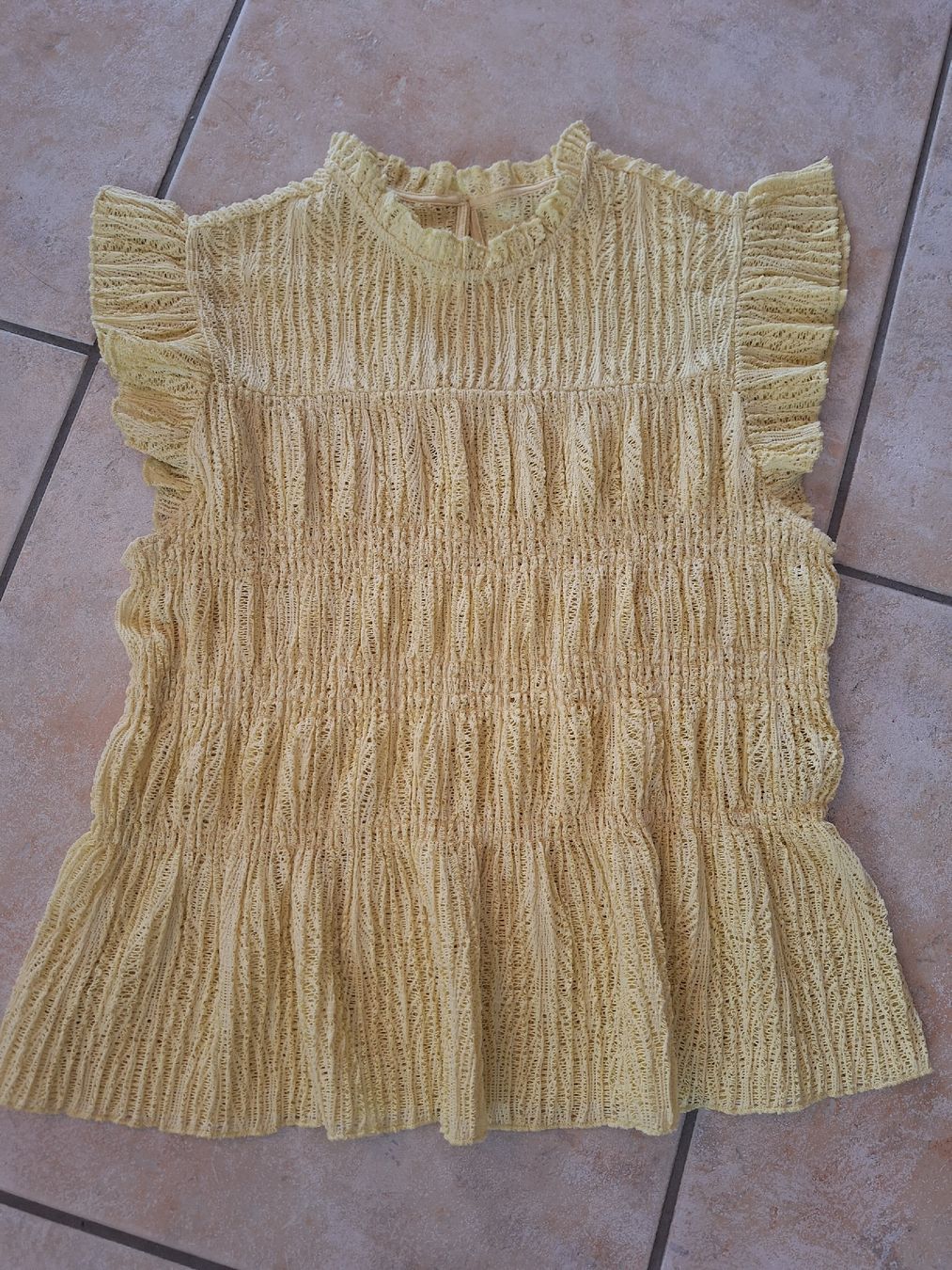 H&M Tops: Shirt verspielt hellgelb – Neuf (Voir description) à Rheinfelden par Cleopatra2000