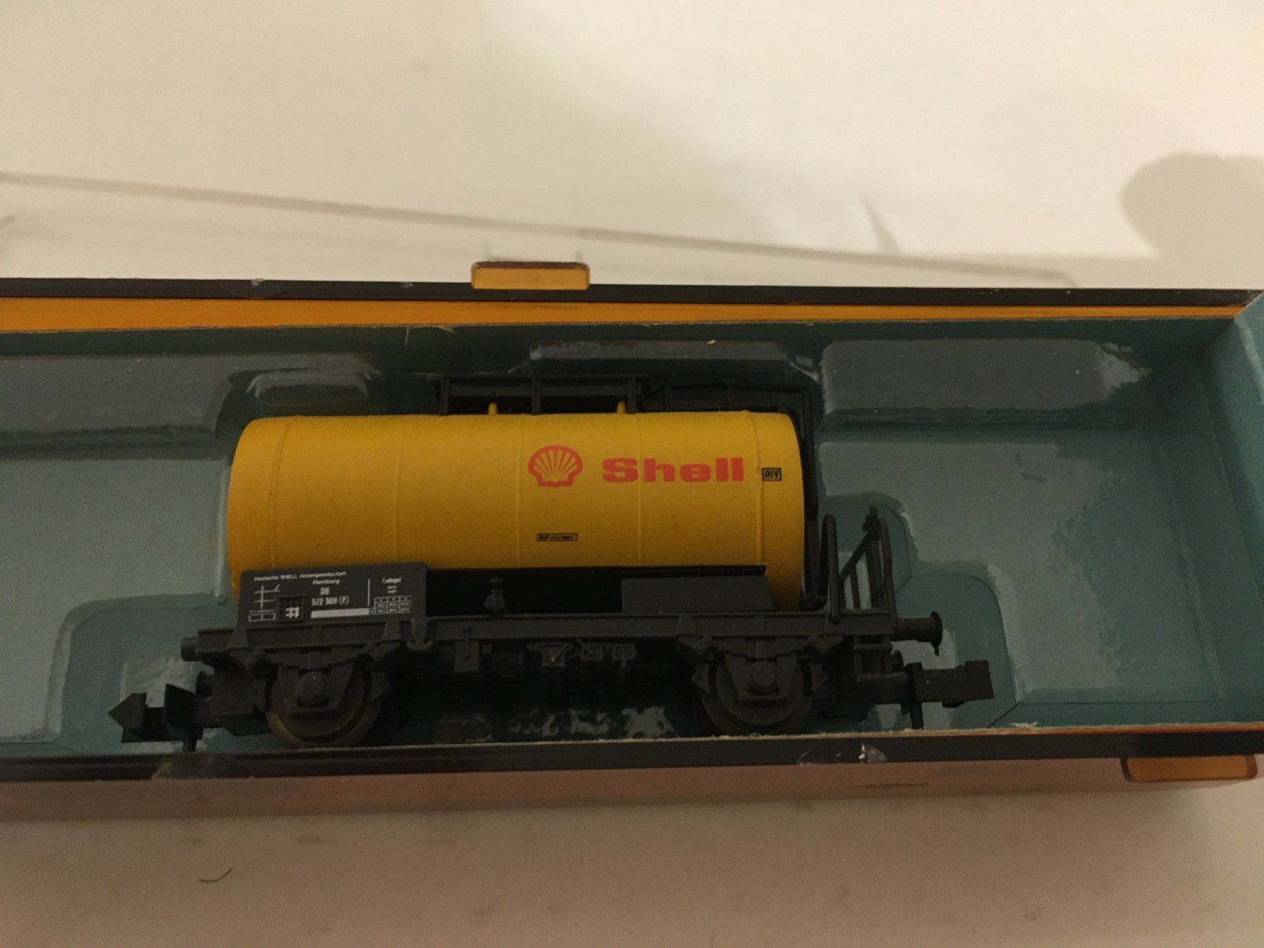 Roco Modellini di ferrovie: Minitrix ROCO Shell Kesselwagen Spur N – Usato da Bätterkinden venduto da Alpearl