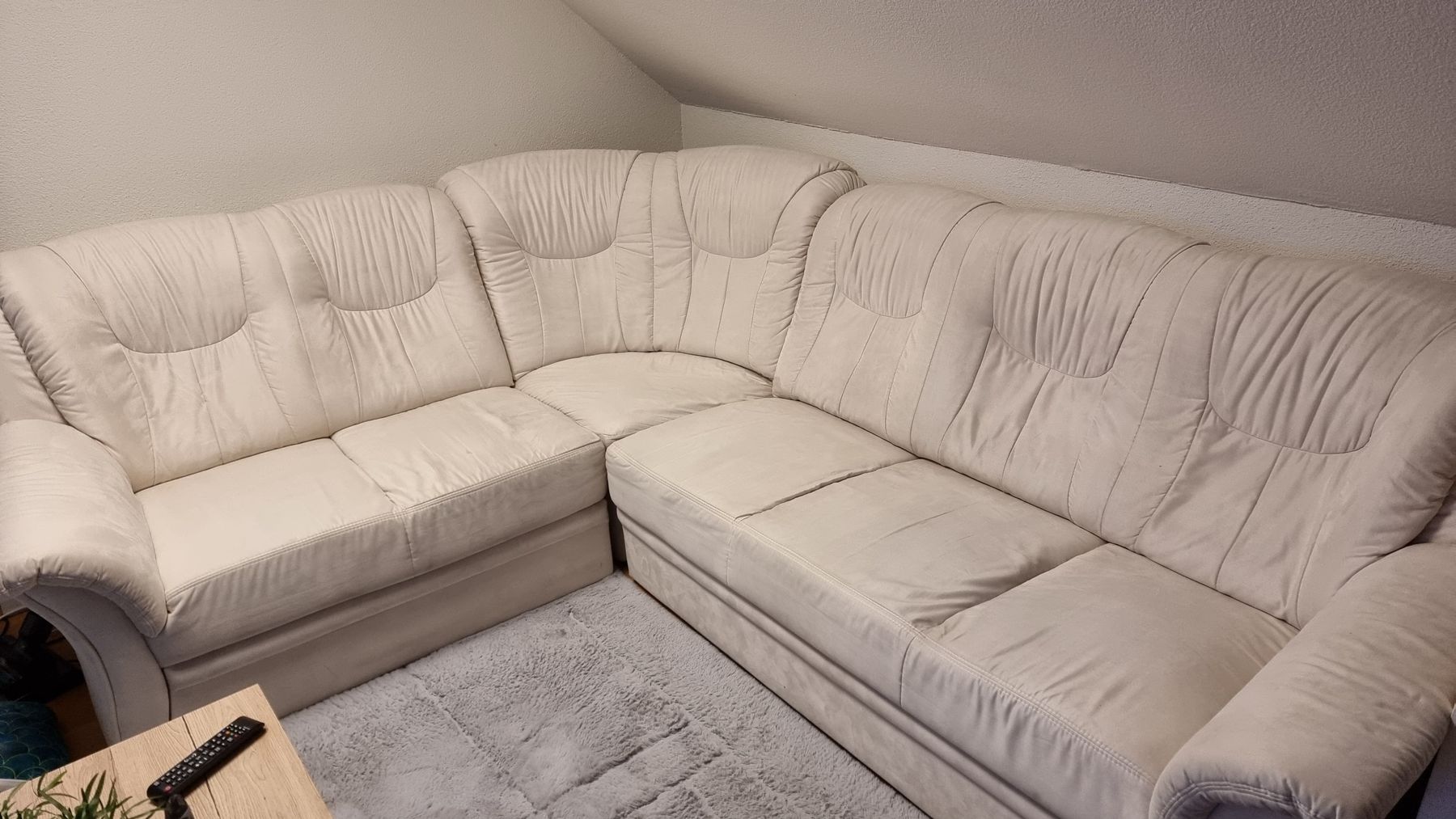 Sofas: Ecksofa mit schlaffunktion – D'occasion à Lengnau AG par Rockethawk