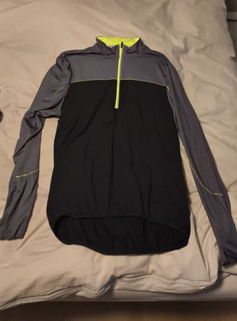 Sportliches Langarmshirt für Herren. Velo