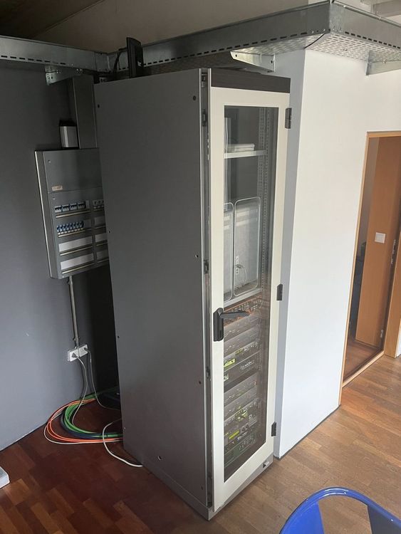 Knürr 19 Zoll Rack Schrank (Gebraucht) in Zürich für CHF 30 – nur ...