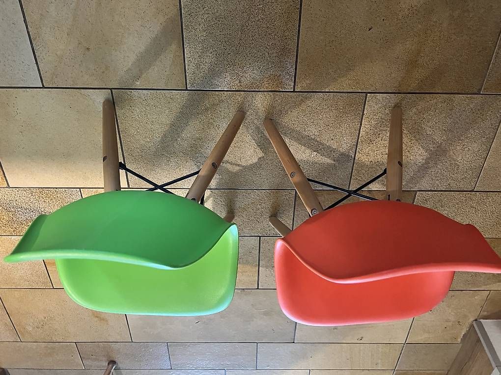 Chaises: Kinderstühle wie Eames Chair – D'occasion à Bäch SZ par chrk 3