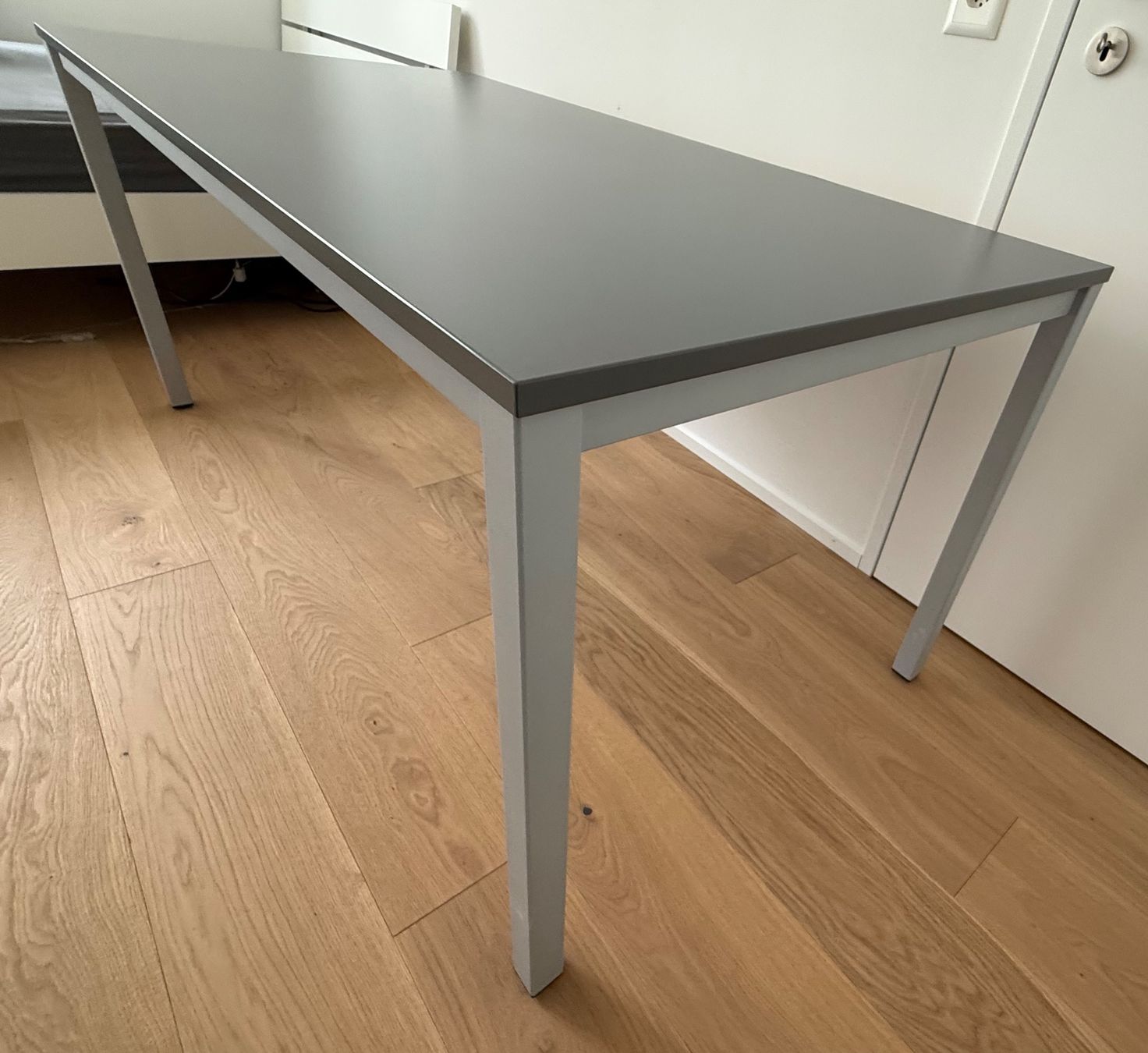 Bureaux: Schweizer Qualitätsbürotisch 160×80 – D'occasion à Oberägeri par marsil02