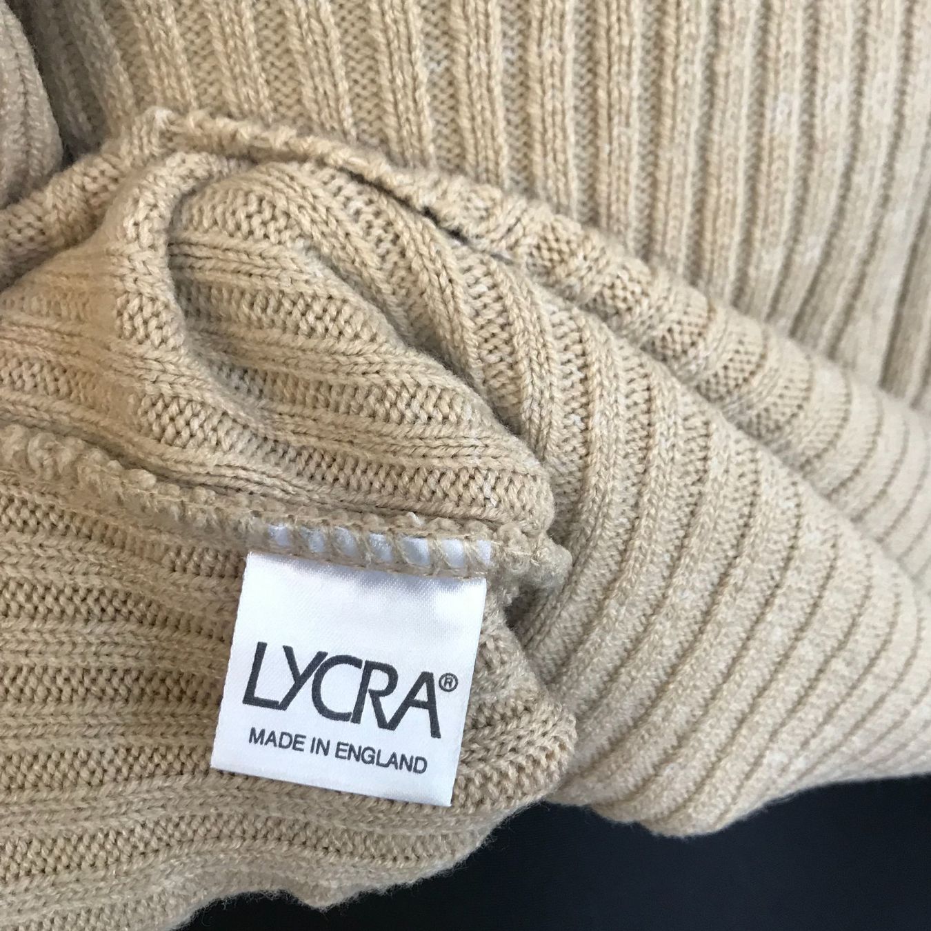 Maglioni & Felpe: Pullover beige Gr. M/L mit Lurexeinsatz schwarz 1960s – Usato da Brüttisellen venduto da Buxus 4