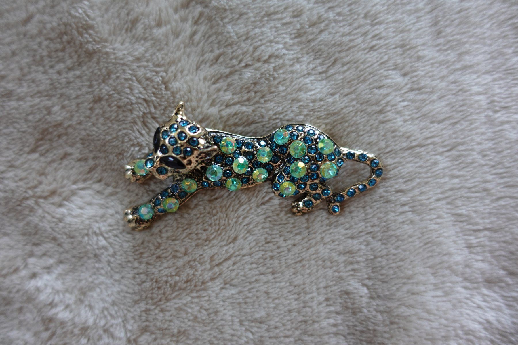 Spille & Fermagli: 1 neue Brosche mit Strass Steinen besetzt – Nuovo (secondo la descrizione) da rorschach venduto da Babsi64