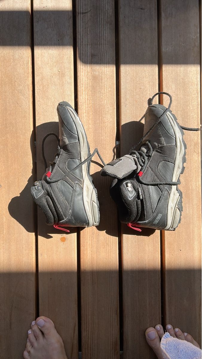 46 Nord Scarpe da uomo: Used Hiking Boots Grey Black Size Unknown – Usato da Uster venduto da fam_z8zj