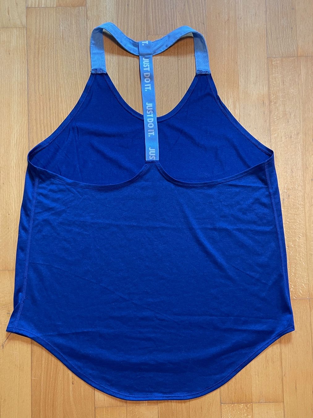 Nike Top: Nike Sport Top Sz L – Usato da Zürich venduto da le_souk 1