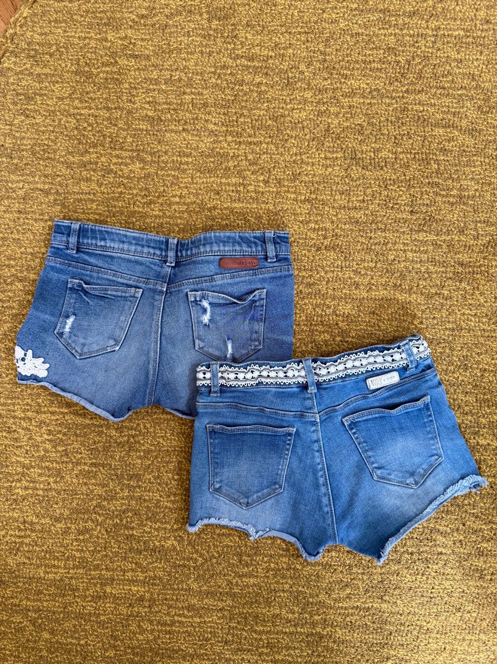 IKKS Lotti & Set di vestiti: Lot de 2 bermudas fille IKKS – Usato da Vevey venduto da gme_2ylw 1