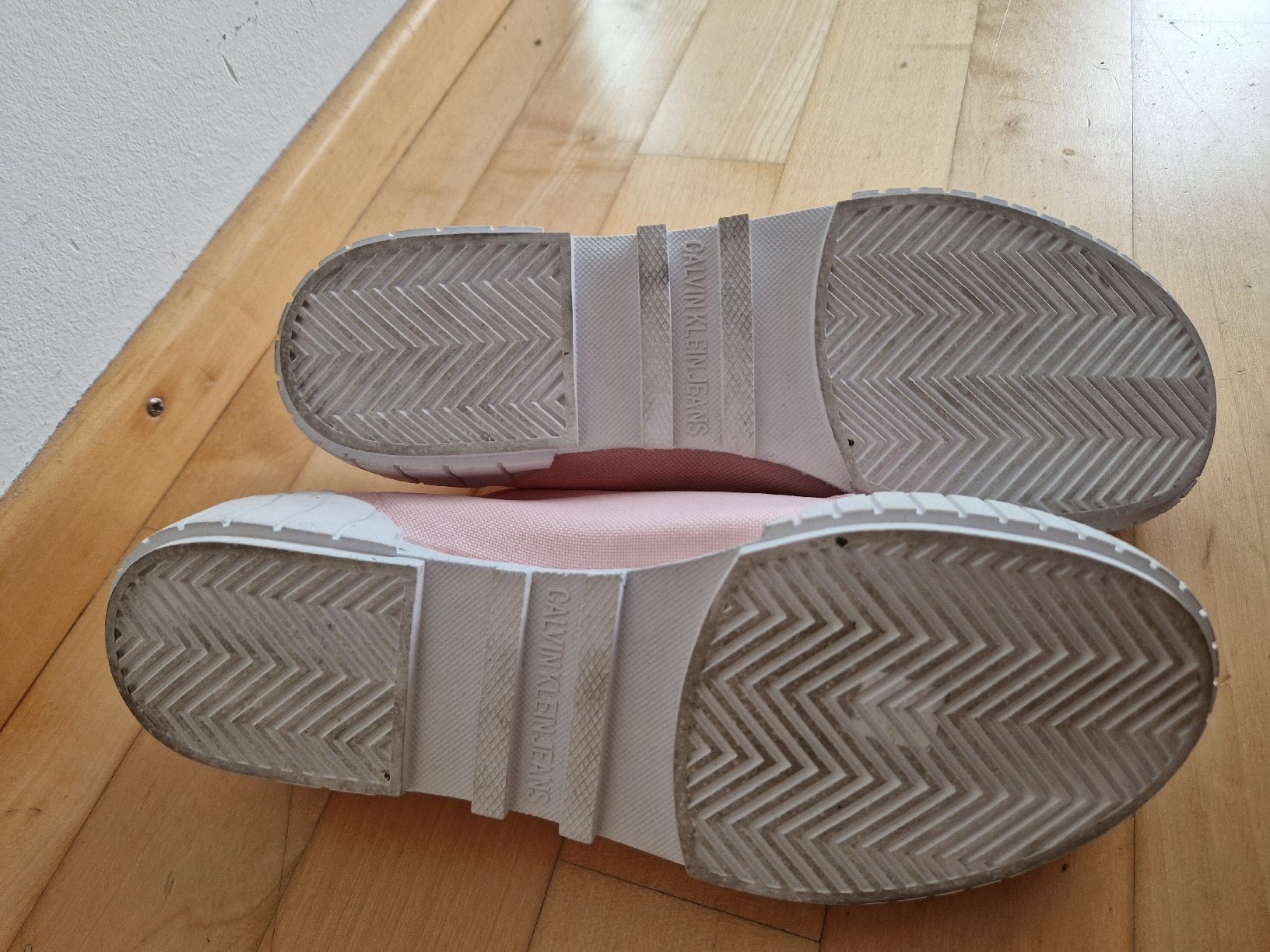 Calvin Klein Scarpe per ragazze: Neuwertige Calvin Klein Sneakers Gr. 37 – Nuovo (secondo la descrizione) da Zürich venduto da Margherita_90 3