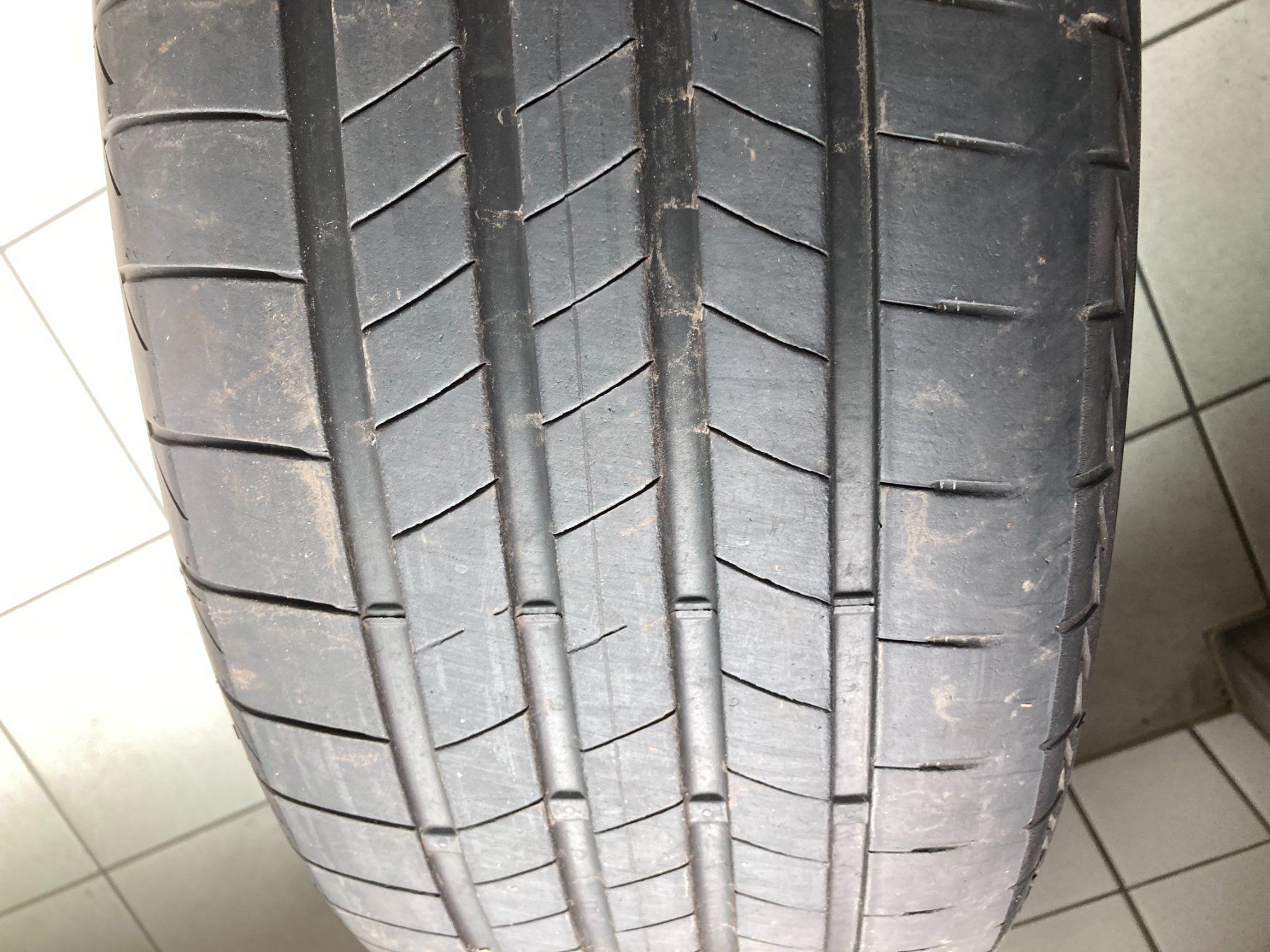 Volvo Pneumatici & Ruote complete: 235/50R20 Sommerpneu Bridgestone – Usato da Cham venduto da WB2223 5