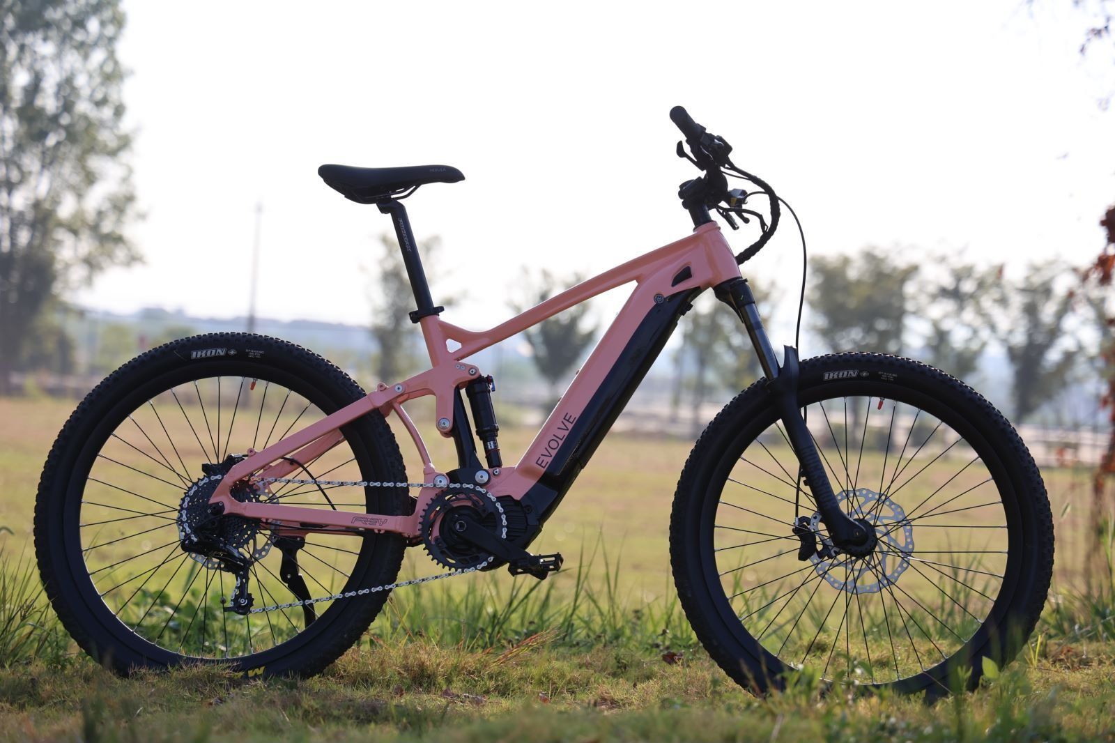 Frey Biciclette: Frey M510 Evolve Neo Pro, Vollgefedert, super Komponenten – Nuovo e nell'imballaggio originale da Pfaffhausen venduto da Nyota