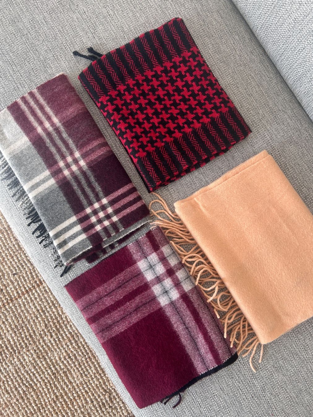 Lotti di vestiti: Kaschmir Schals Bundle – Usato da Illnau venduto da Monkky