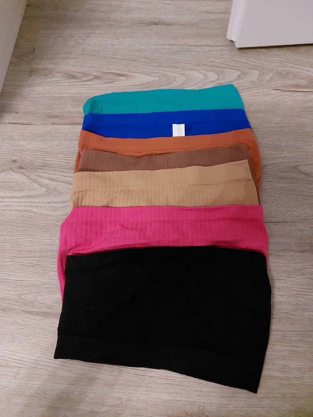 Top: 7 Bandeau Tops – Nuovo (secondo la descrizione) da Wangs venduto da Manda30