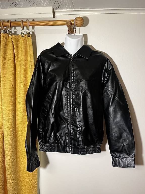 Giacche: Veste en faux cuire – Usato da Cheiry venduto da dam_pd2m