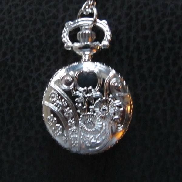 Uhren: Kleine Gothic / Victorian Umhängeuhr – Neu (gemäss Beschreibung) aus Schwanden GL von UHRKNALL 2
