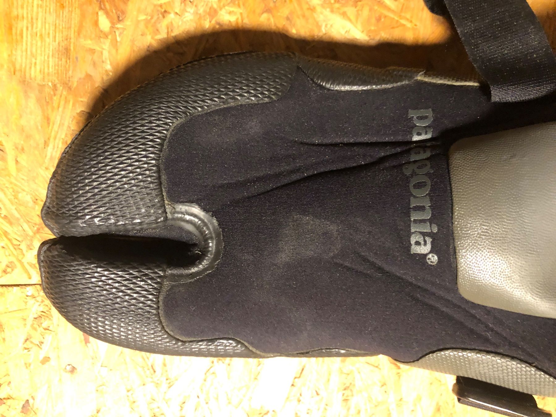 Patagonia Chaussures hommes: Surf Booties - Split Toe - Patagonia - 5mm - Gr.9 – D'occasion à Bern par CiroCiroCiro 4