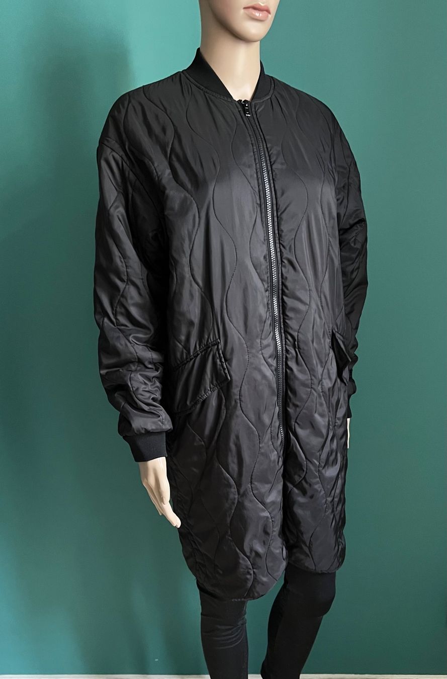 H&M Giacche: schwarze H&M Steppjacke 🖤 – Usato da Zürich venduto da ClosetQueen 2