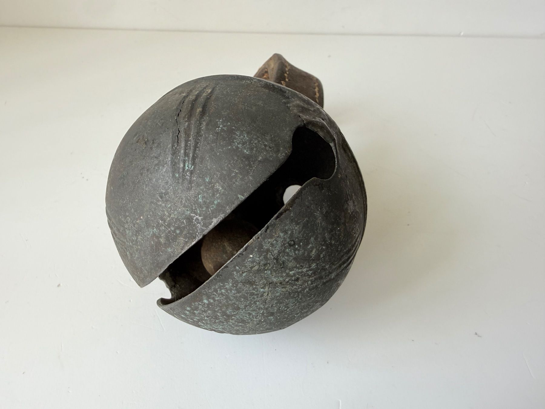 Cloches & sonnailles: Alte Schelle – D'occasion à Zwingen par moje1 2
