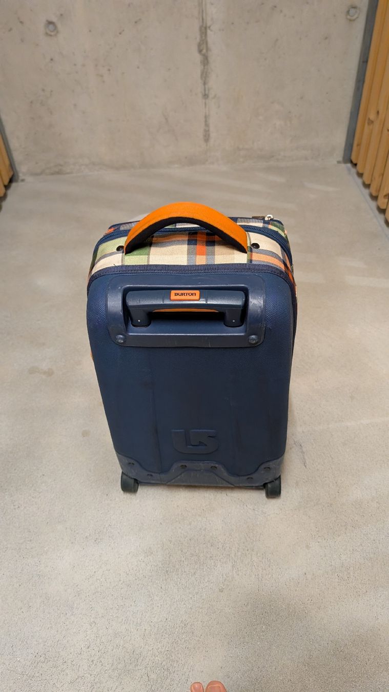 Burton Reisekoffer: Burton Rolling Suitcase checked fabric used condition – Gebraucht aus Horgen von Robjohnch 2