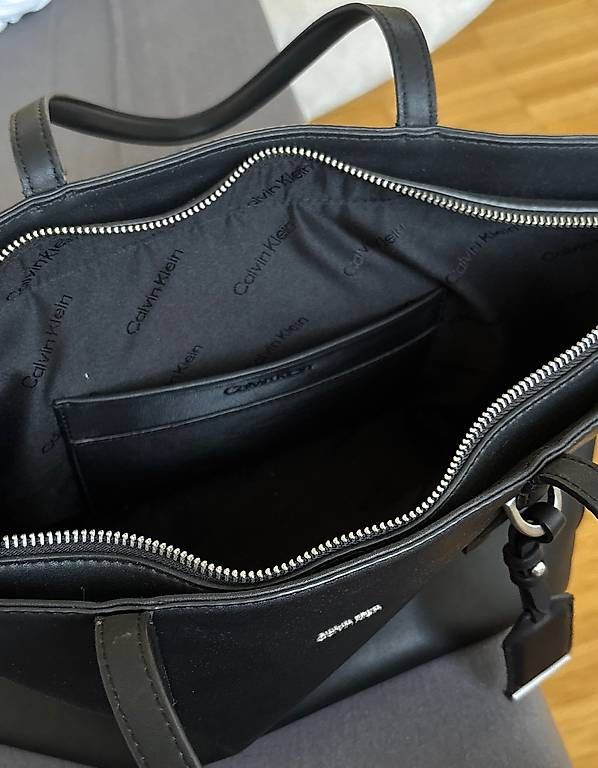 Borse da donna: Calvin Klein Handtasche Shopper schwarz – Usato da Männedorf venduto da far_h999 2