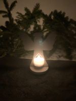 Engel aus Holz weiß mit LED Teelichterkerze