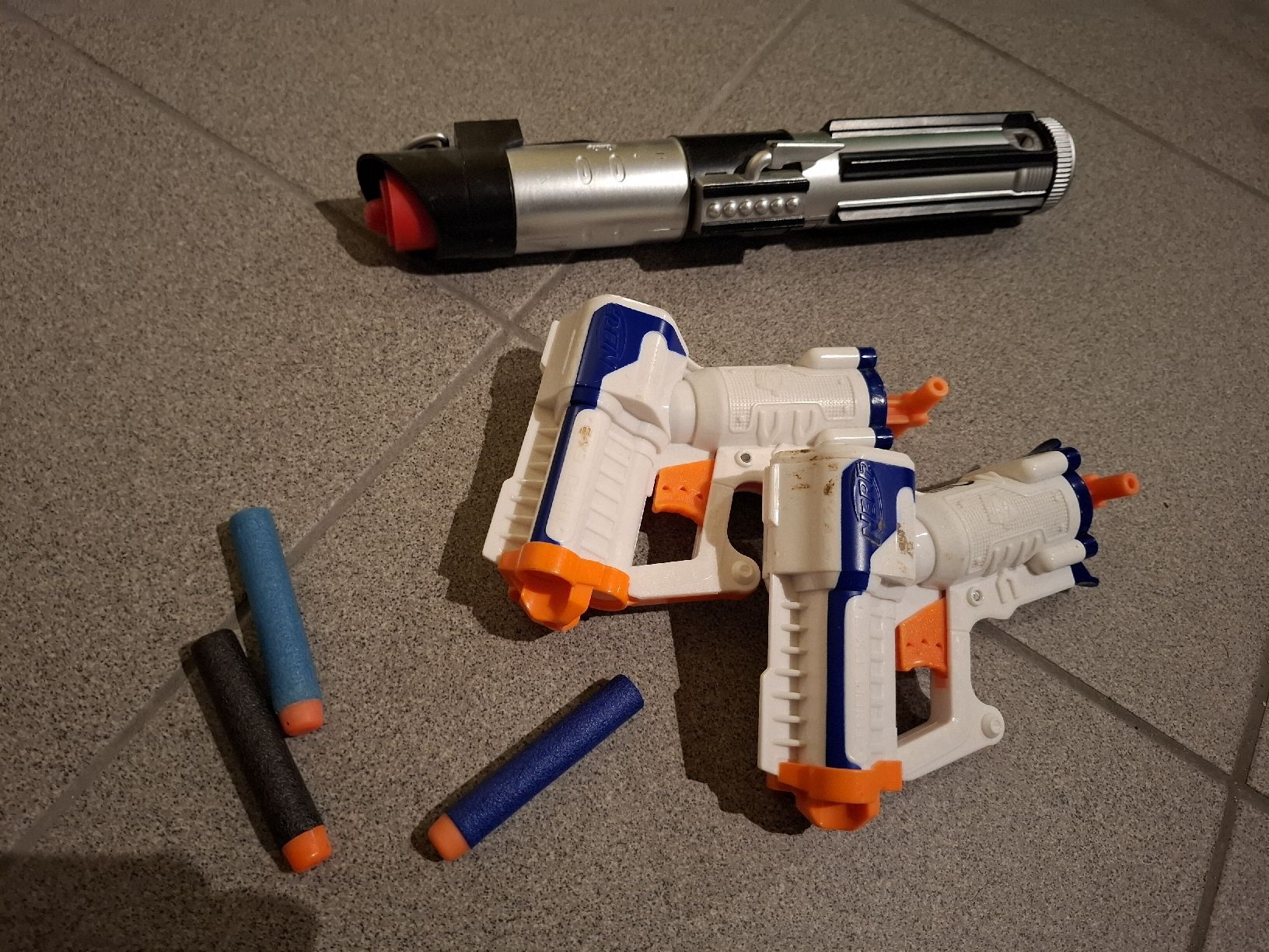 Nerf Giocattoli: Nerf Guns & Star Wars Laserschwert Set – Usato da Oftringen venduto da januarloch 2