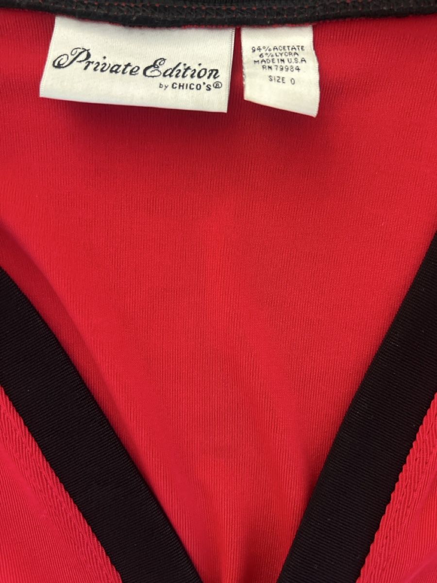Jacken: Rote Damen Jacke/Pullover One Size – Gebraucht aus Uetikon am See von Sarahm76 2