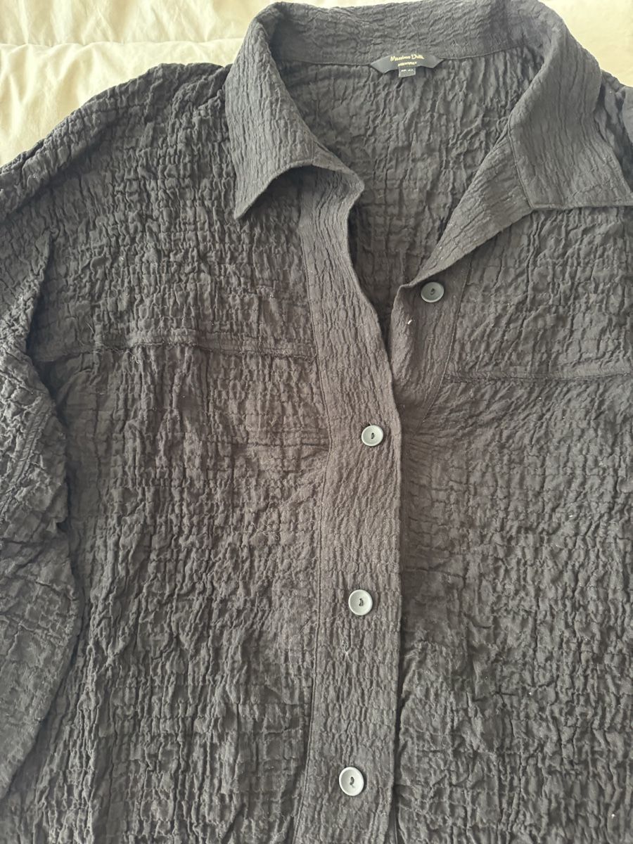 Massimo Dutti Blusen: Chemise Massimo Dutti noire texturée taille M/L, comme neuve – Gebraucht aus Genève von lejardindesvetements 1