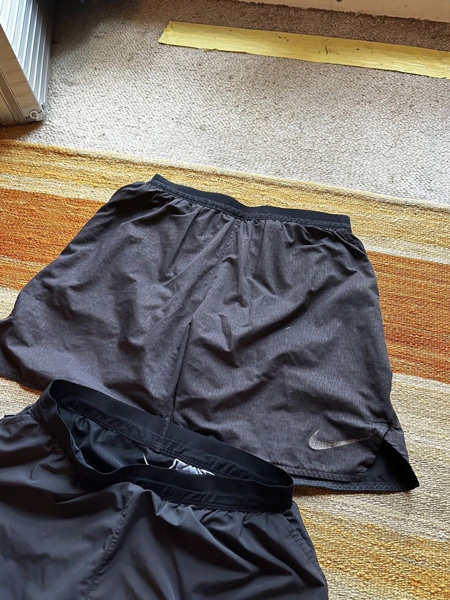 Nike Kleiderpakete: Two Nike Running Shorts size M – Gebraucht aus Villars-Burquin von Iliasso 2