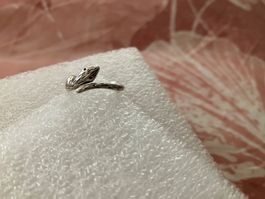 Modeschmuck, silberfarbener Ring Schlange, detailgetreu