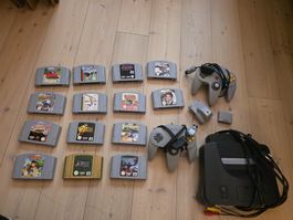 Nintendo 64 Konsole mit Spielen und Controllern