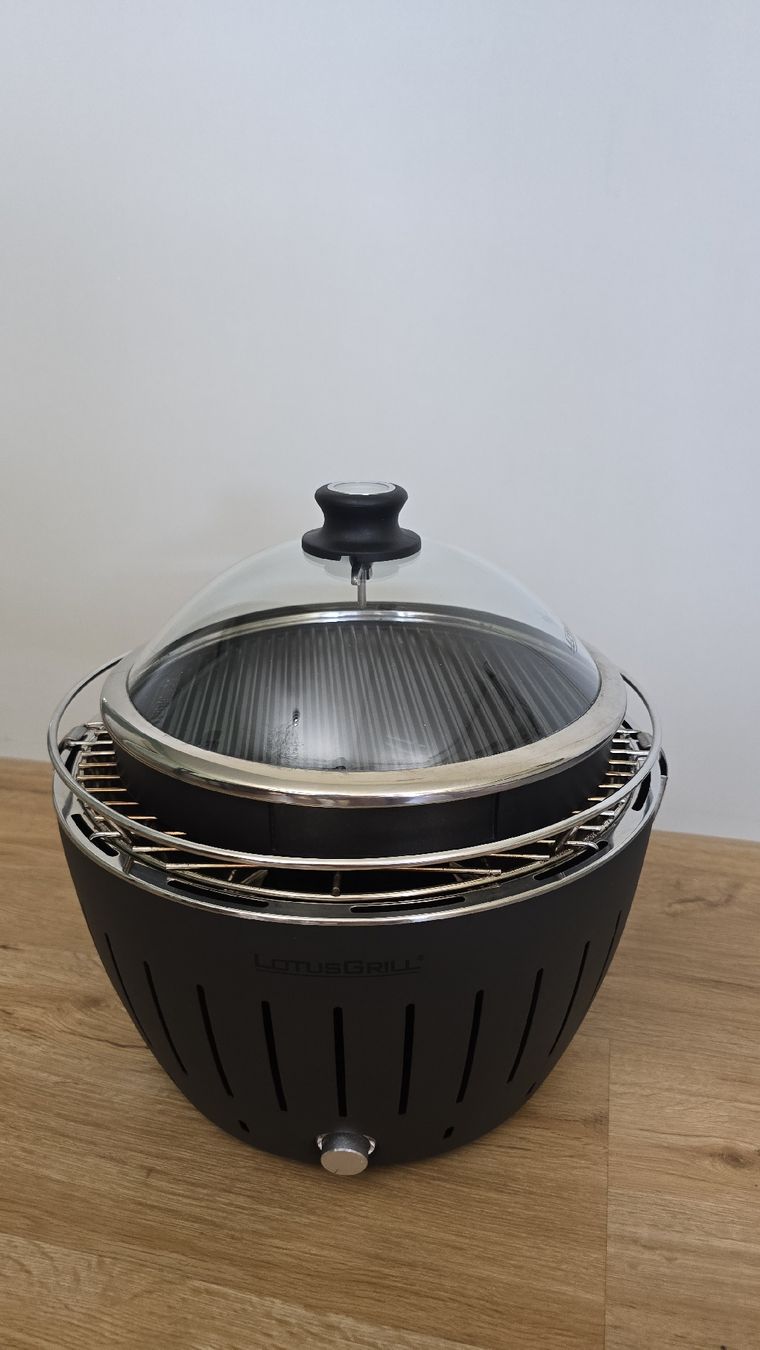 Grills: Lotus Grill mit Deckel und Platte – Gebraucht aus Kriens von Lucie_98