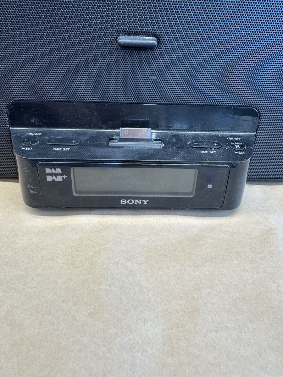 Sony Radios: Sony DAB+ Uhrenradio mit Docking Station f – Gebraucht aus Buttikon SZ von alf_g6sd 1