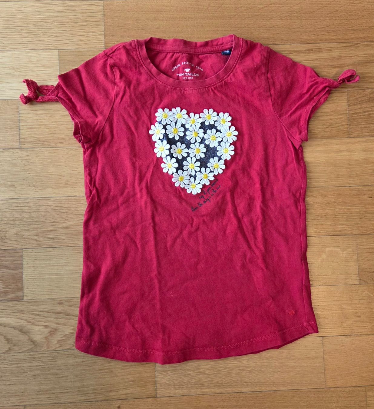 Blusen, T-Shirts & Tops: T-Shirt Gr. 128 – Gebraucht aus Glattpark(Opfikon) von dememora