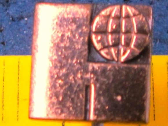 Plaquettes & Badges: ANSTECKNADEL GOLDIG GLOBUS? BALL? ODER? – D'occasion à Ettingen par Hausi4711 1