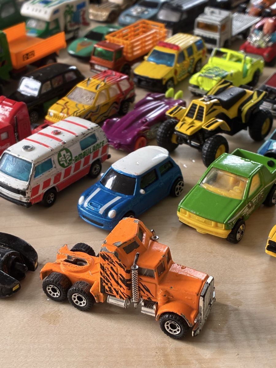 Jouets: Lot ca 60 Spielzeugautos – D'occasion à bern par Stawol