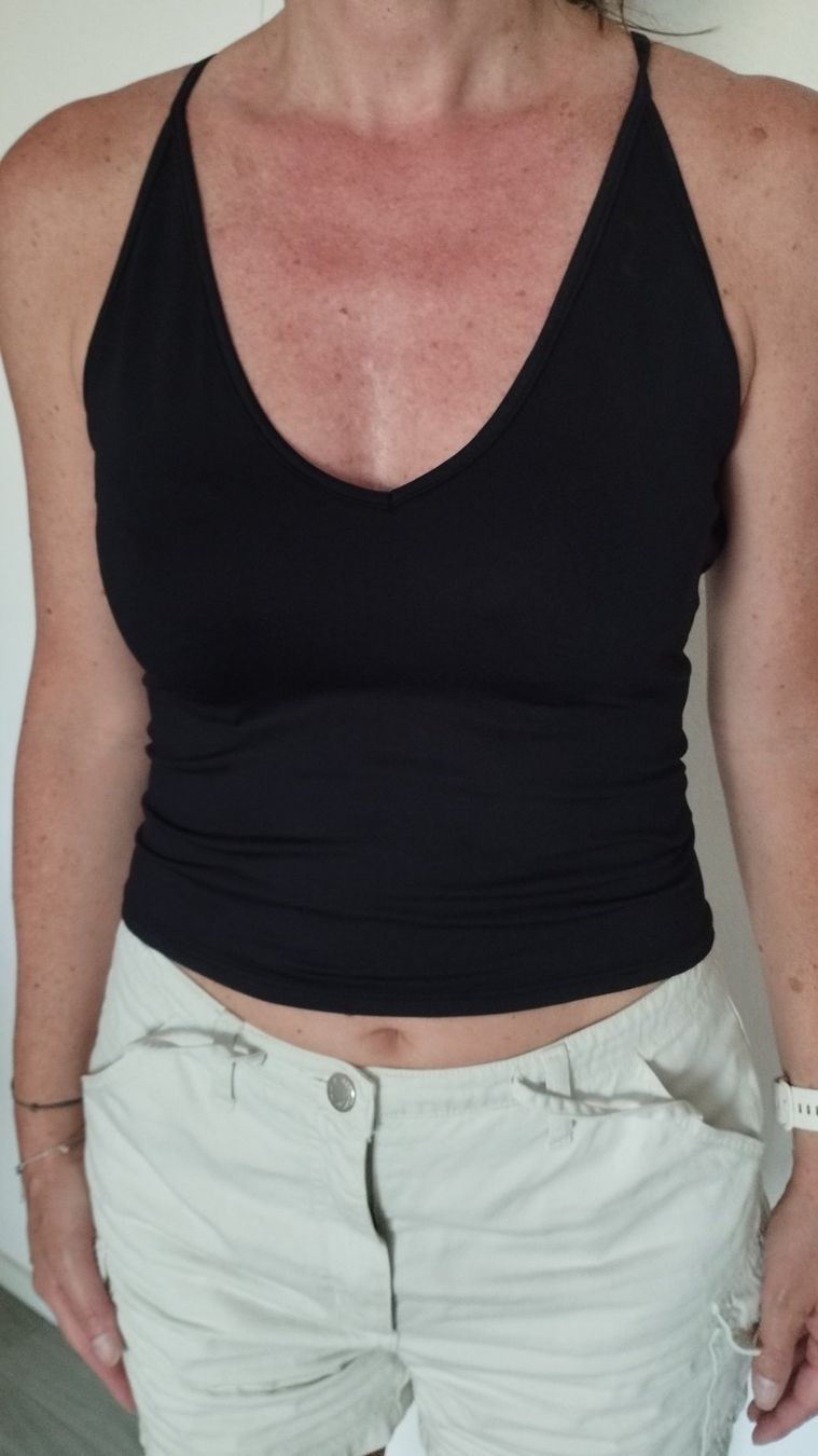Kookai Tops: Top Kookai noir taille 2 – D'occasion à Belmont-sur-Yverdon par Dani-Lynne 4
