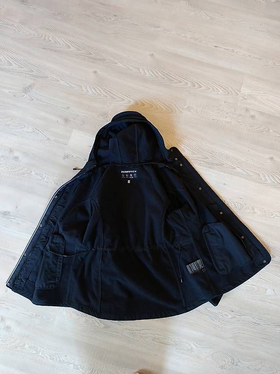 Giacche: C&A Softshelljacke 46 Winddicht Regenjacke Schwarz – Usato da Einsiedeln venduto da nat_5tfl 7