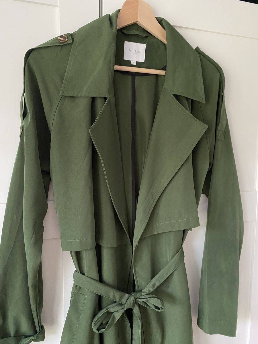 Vila Cappotti: Trench-coat léger vert kaki VILA taille S – Usato da Villars-sur-Glâne venduto da mel_6q5w 2