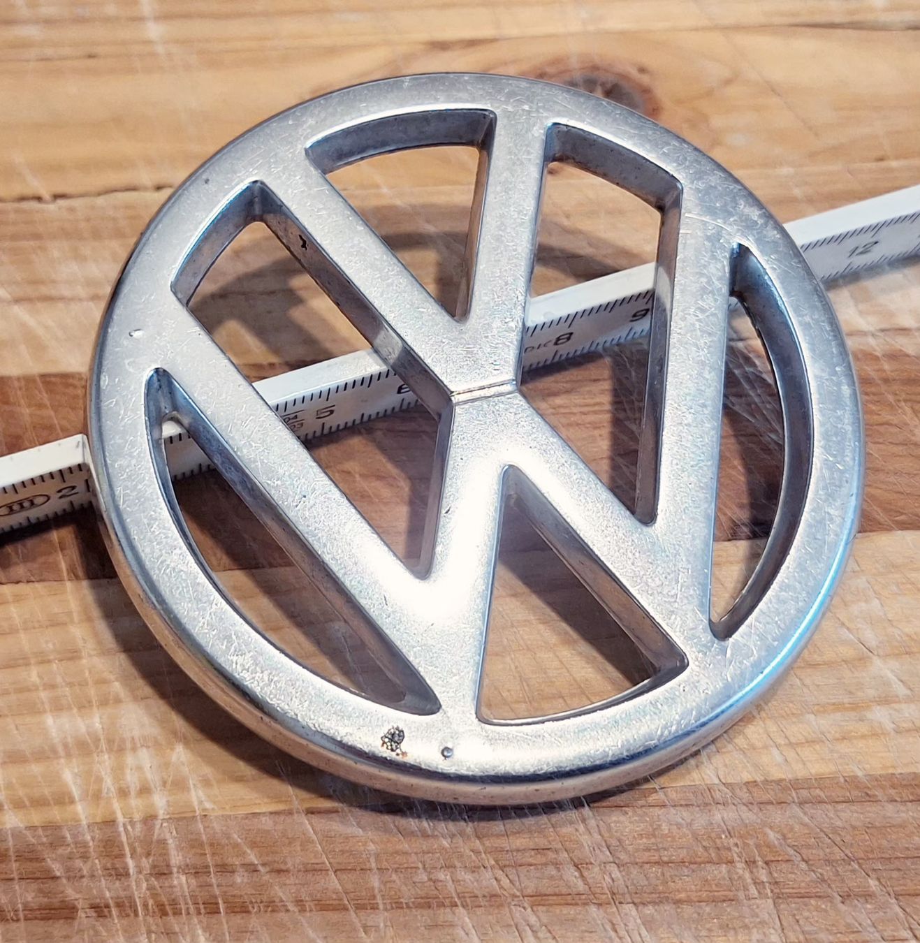 VW Tutti pezzi di ricambio auto: VW Typ 4 Emblem – Usato da Triesen venduto da BLACKSHEEP75