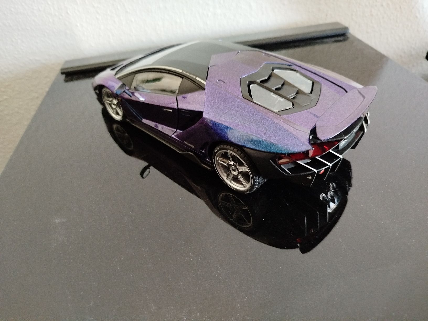 Lamborghini Modellini d'auto: Voiture miniature Lamborghini centenario 1/18 – Nuovo (secondo la descrizione) da Neuchâtel venduto da lyd_67kk 2