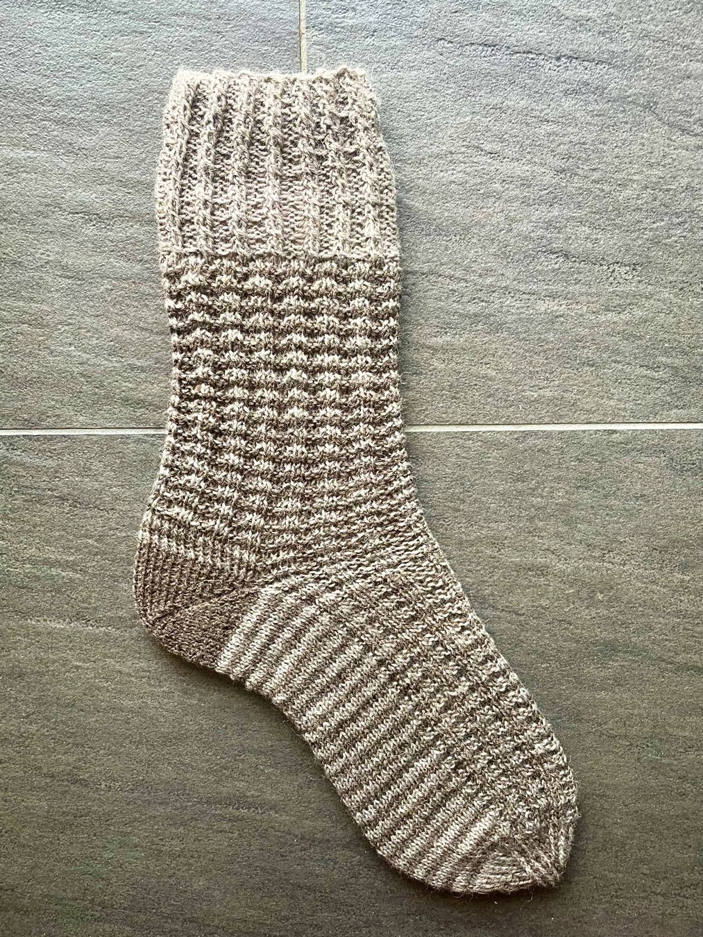 Socken: SOCKEN - WOLLSOCKEN - HANDGESTRICKT - GRÖSSE CA 40/41 – Neu (gemäss Beschreibung) aus Buchs AG von fischli610