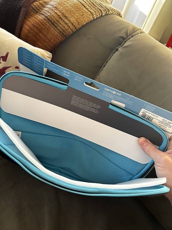 Samsonite Valigie: Housse Samsonite Airflow 15.6" neuve jamais utilisée – Usato da La Chaux-de-Fonds venduto da LionelJodry 2
