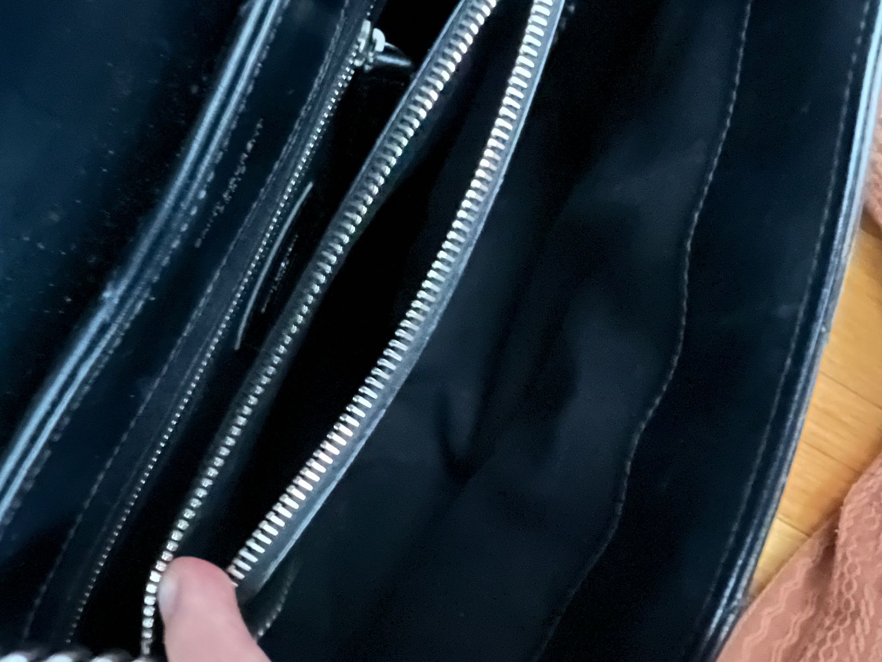 Saint Laurent Borse da donna: Wunderschöne Yves Saint Laurent Loulou Tasche – Nuovo (secondo la descrizione) da Ostermundigen venduto da emi_pbs6 5