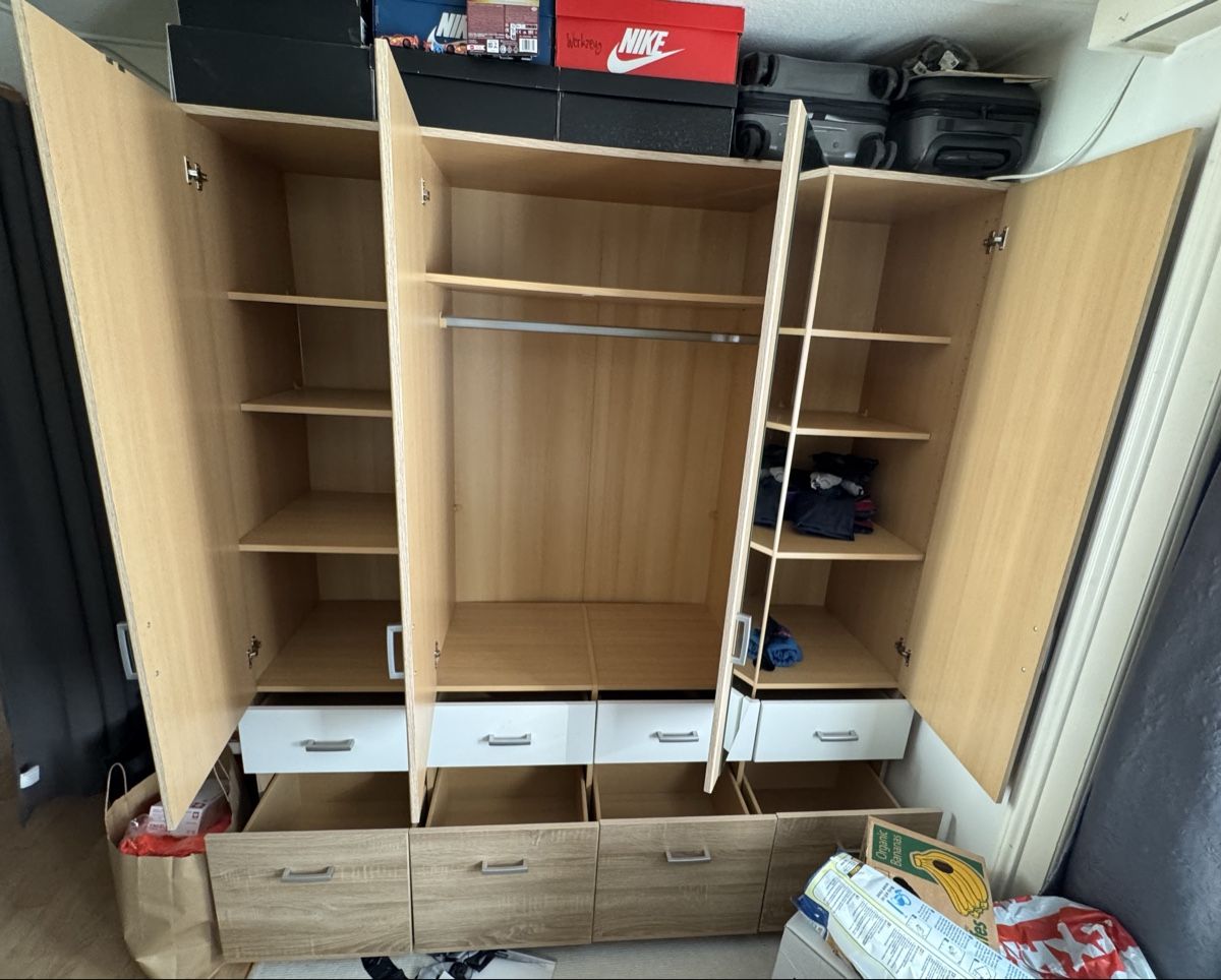 Armoires: Schrank  – D'occasion à Bönigen par Sabi23ch2002 1