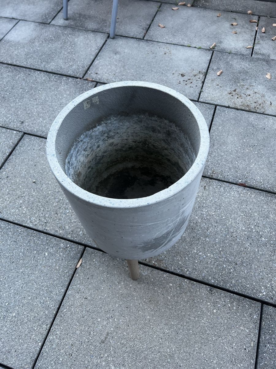 Pots de fleurs: Pflanzentopf Beton – D'occasion à Balgach par mar_fg6d 1