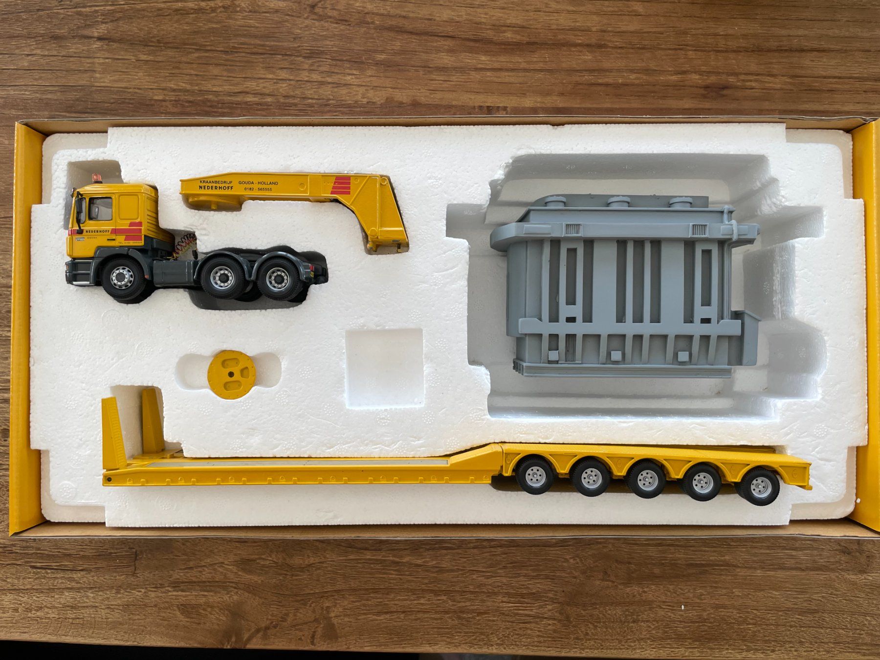 Corgi Toys Kit di modellismo & Modellini statici: MAN 6x4 Tieflader mit Generator NEDERHOFF – Difettoso da St. Gallenkappel venduto da Nagitgelb 2