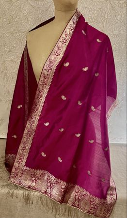 Étole soie brocarts Bénarès , magenta et or, comme neuve