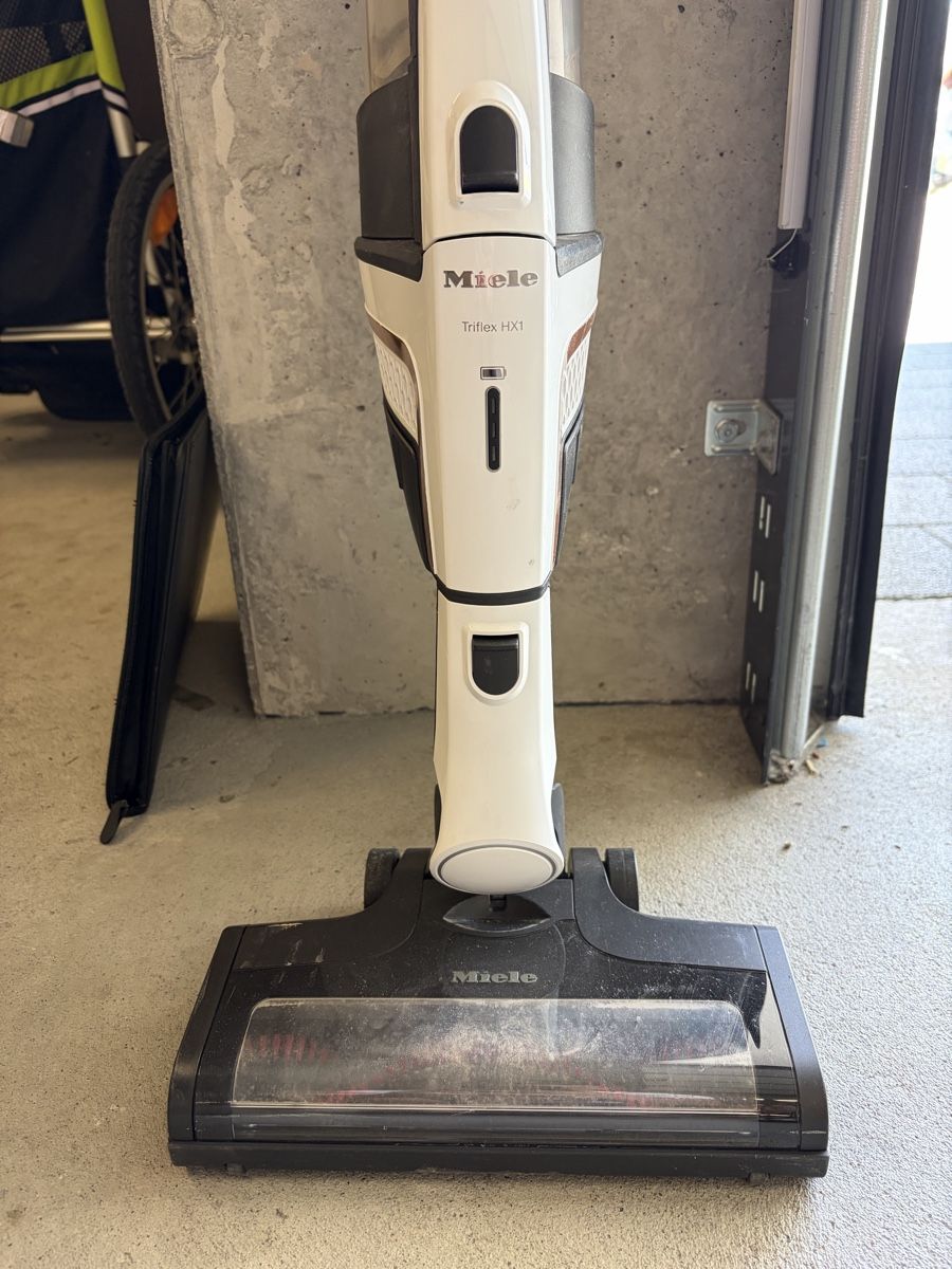Miele Aspirapolveri & Accessori: Miele Triflex HX1 Gebraucht – Usato da Bronschhofen venduto da elvis75. 1