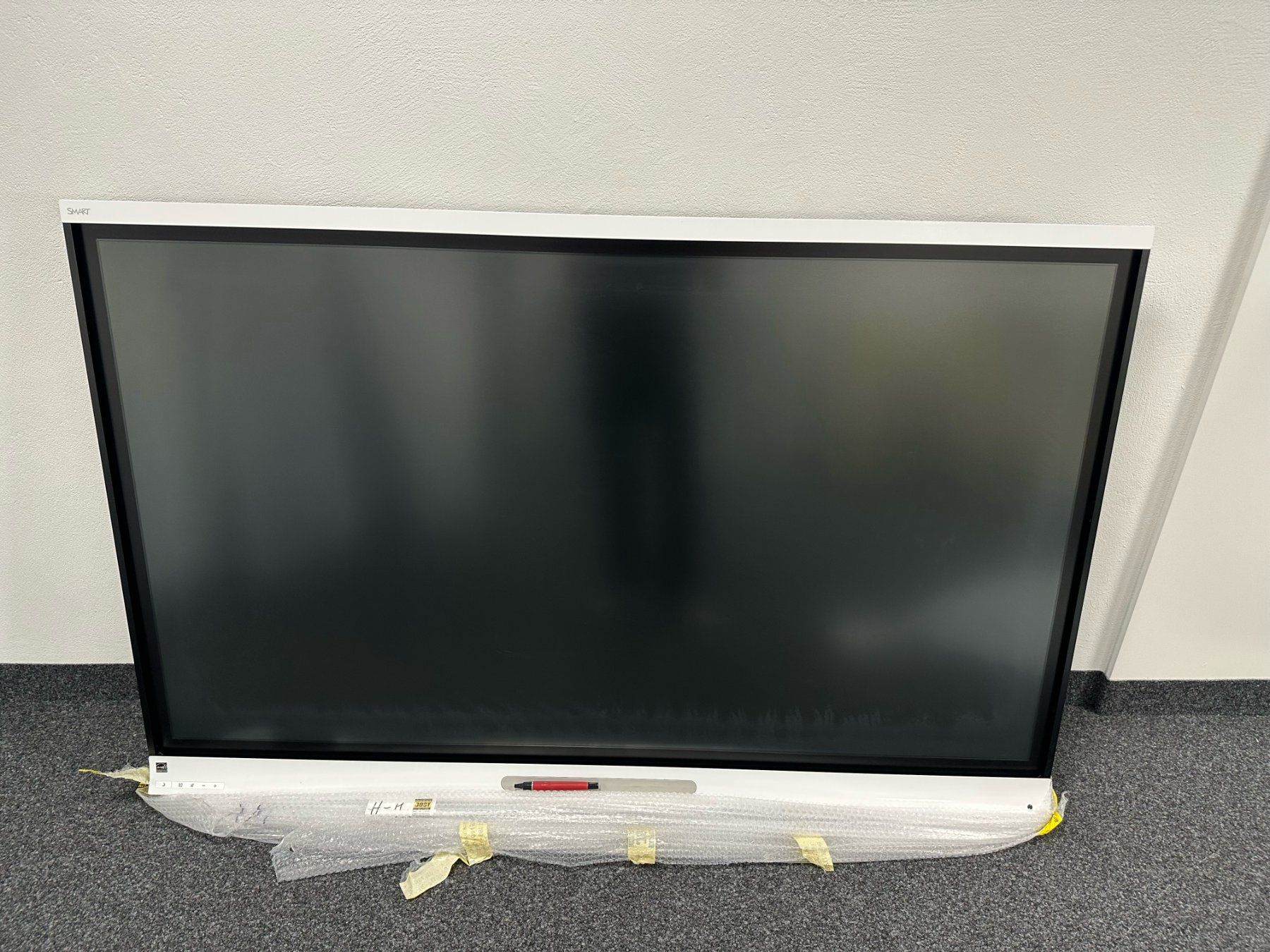 Monitor: LETZTES STÜCK 75" Touch Bildschirm – Usato da Zürich venduto da Toetsch 1